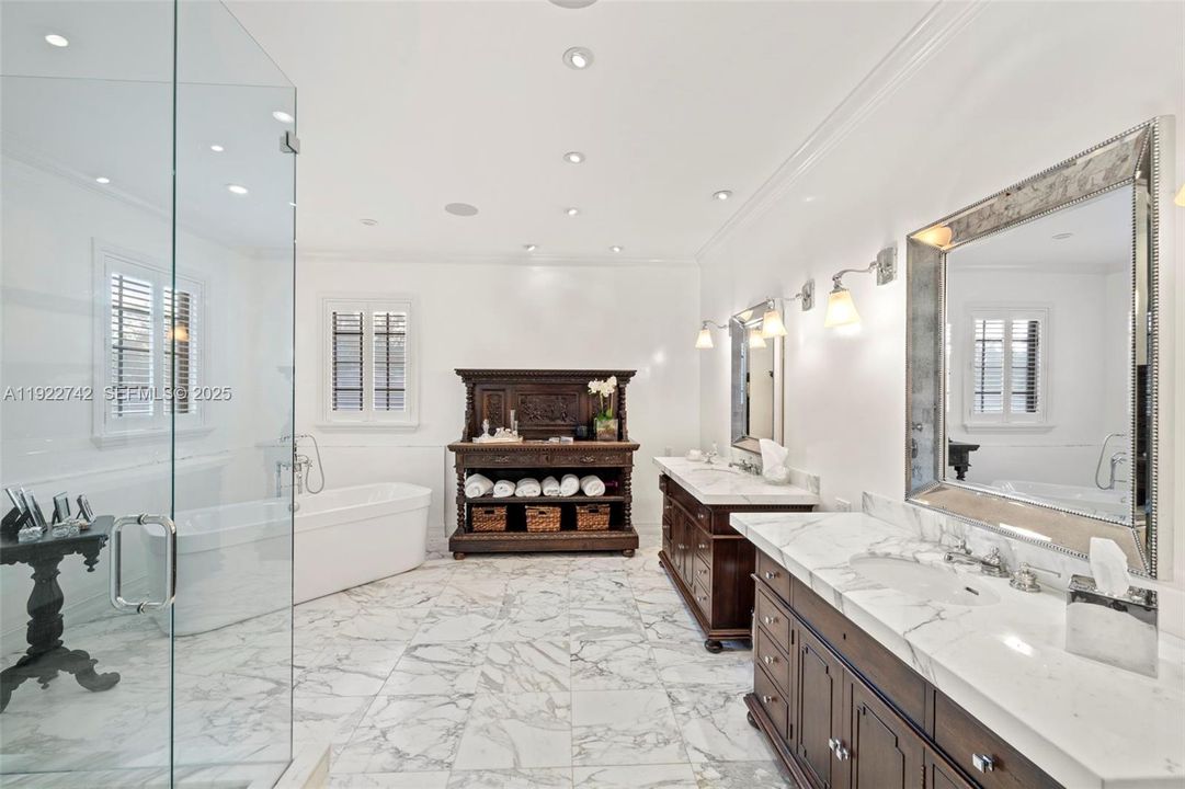 For Sale: $6,495,000 (7 beds, 7 baths, 7046 Square Feet)