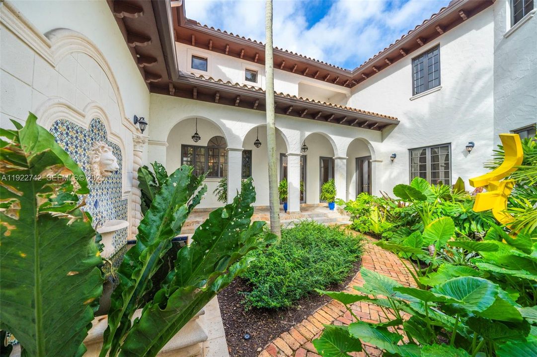 For Sale: $6,495,000 (7 beds, 7 baths, 7046 Square Feet)