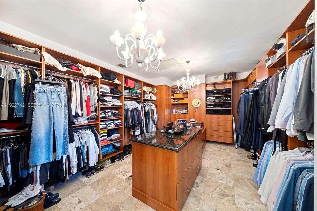 For Sale: $6,495,000 (7 beds, 7 baths, 7046 Square Feet)