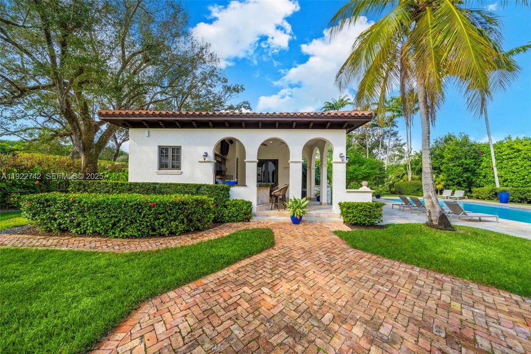 For Sale: $6,495,000 (7 beds, 7 baths, 7046 Square Feet)