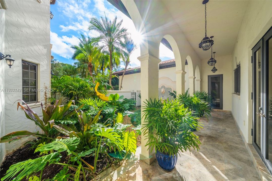 For Sale: $6,495,000 (7 beds, 7 baths, 7046 Square Feet)