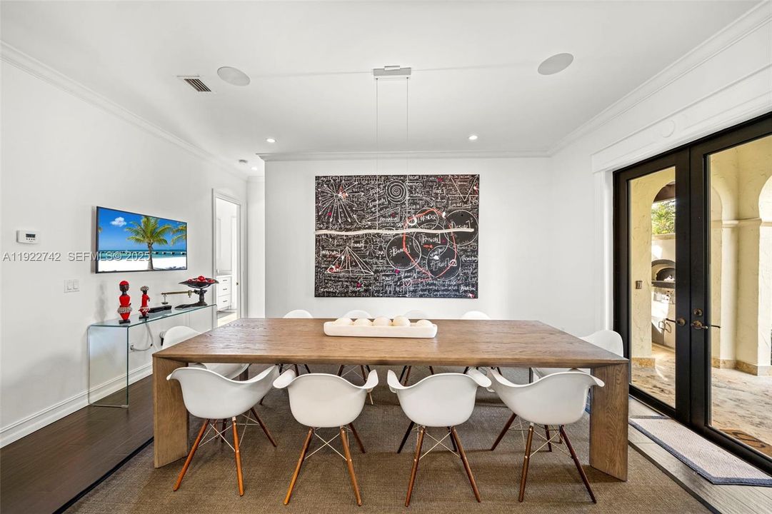 For Sale: $6,495,000 (7 beds, 7 baths, 7046 Square Feet)