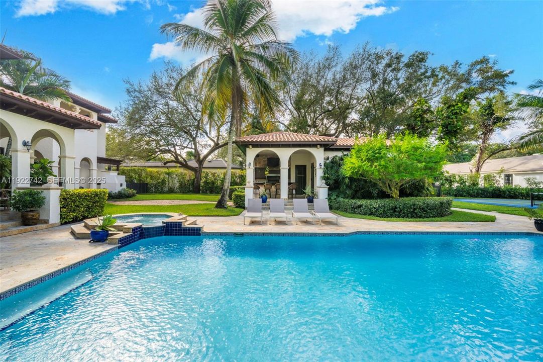 For Sale: $6,495,000 (7 beds, 7 baths, 7046 Square Feet)