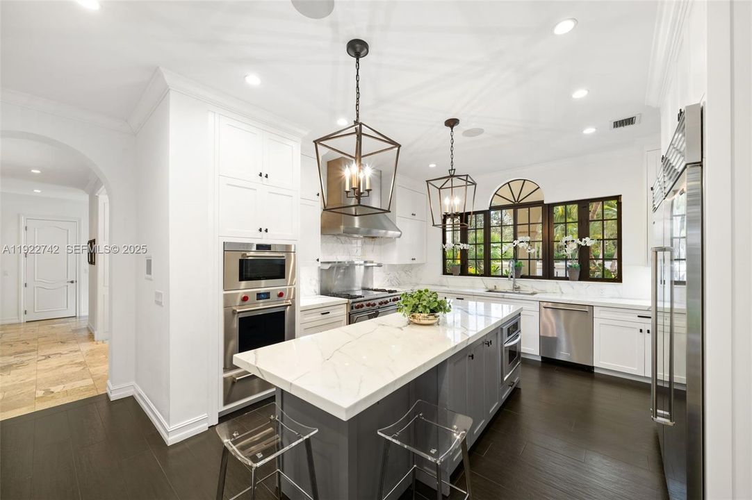 For Sale: $6,495,000 (7 beds, 7 baths, 7046 Square Feet)