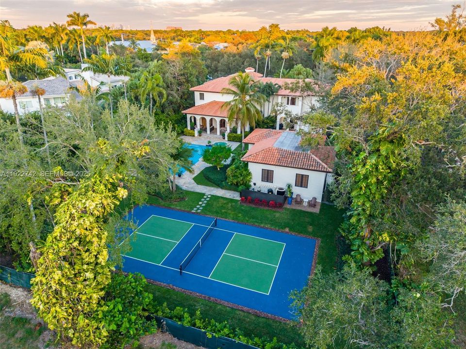 For Sale: $6,495,000 (7 beds, 7 baths, 7046 Square Feet)