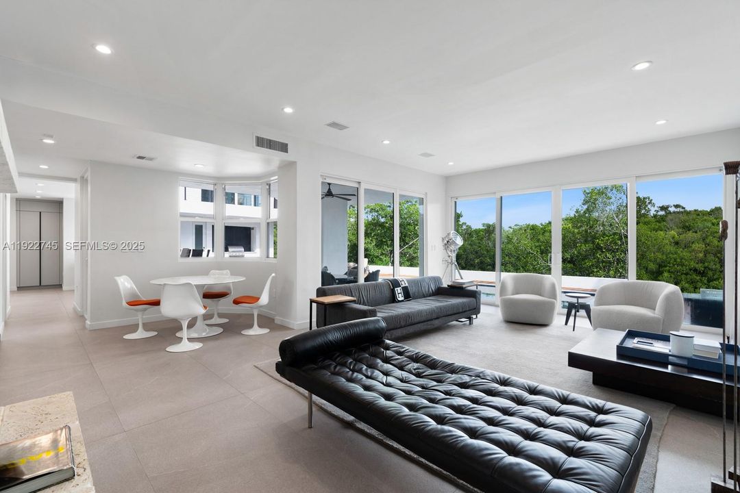 For Sale: $5,990,000 (6 beds, 5 baths, 7300 Square Feet)