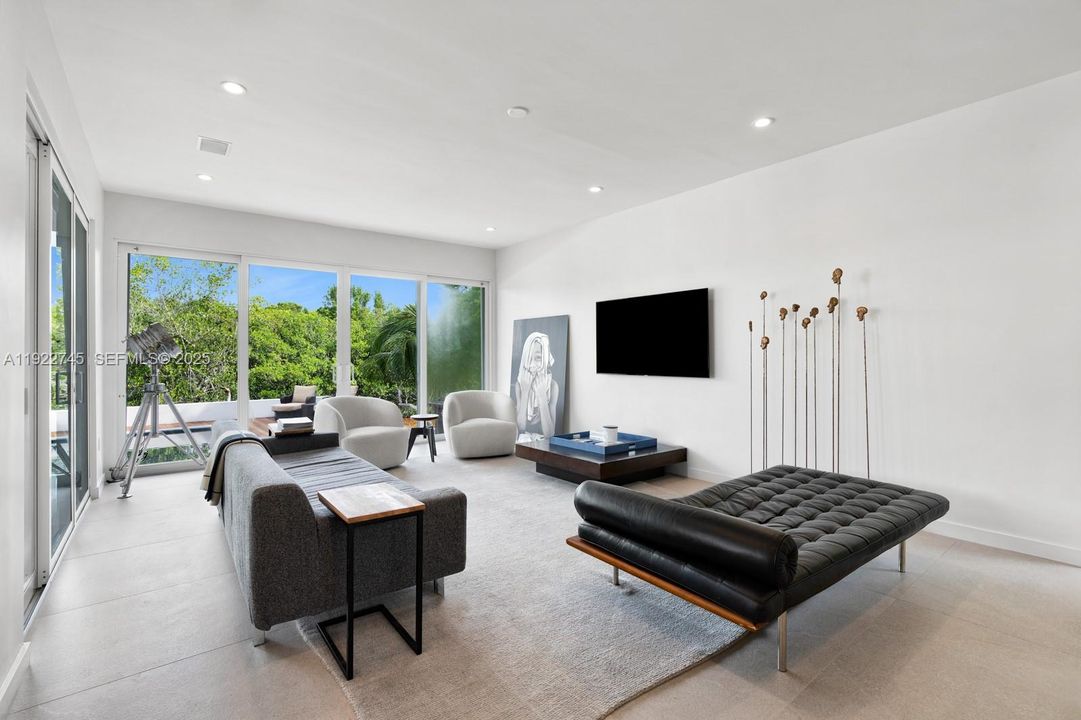 For Sale: $5,990,000 (6 beds, 5 baths, 7300 Square Feet)