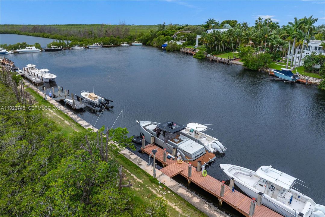 For Sale: $5,990,000 (6 beds, 5 baths, 7300 Square Feet)