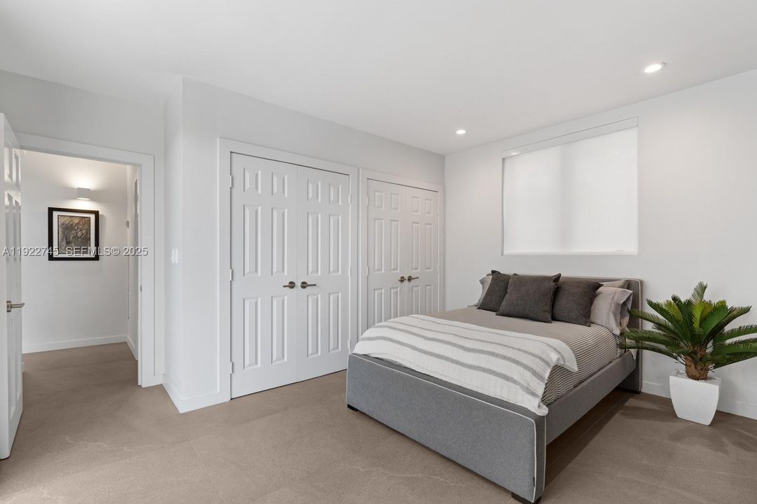 For Sale: $5,990,000 (6 beds, 5 baths, 7300 Square Feet)