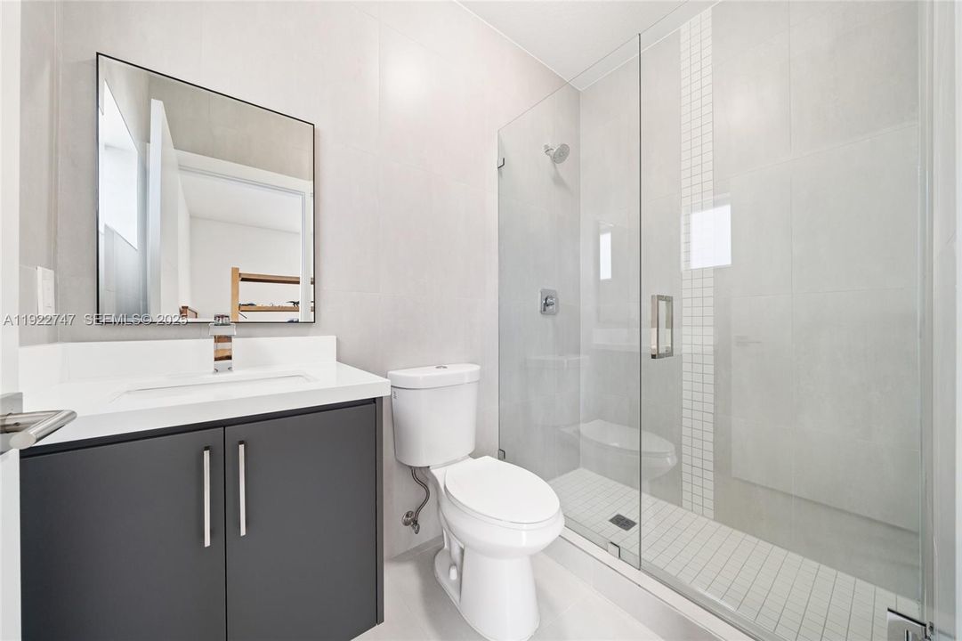 En Venta: $725,000 (5 camas, 3 baños, 1938 Pies cuadrados)