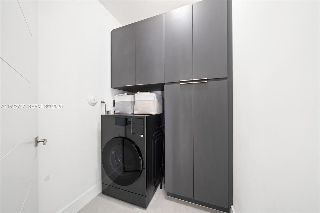 En Venta: $725,000 (5 camas, 3 baños, 1938 Pies cuadrados)