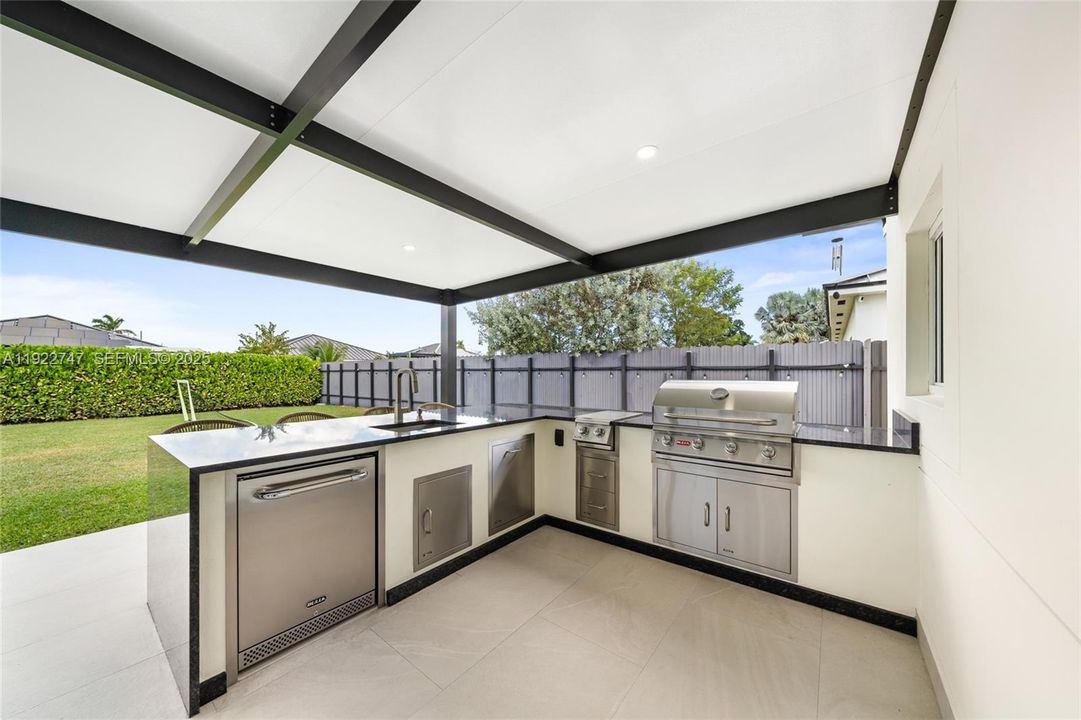 En Venta: $725,000 (5 camas, 3 baños, 1938 Pies cuadrados)