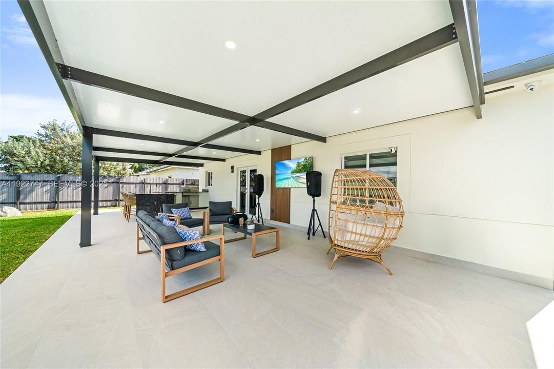 En Venta: $725,000 (5 camas, 3 baños, 1938 Pies cuadrados)