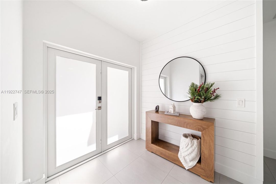 En Venta: $725,000 (5 camas, 3 baños, 1938 Pies cuadrados)