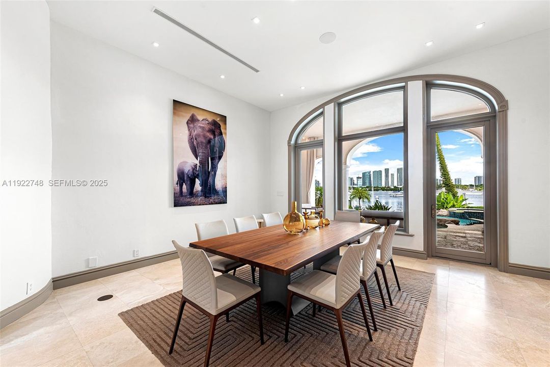 For Rent: $85,000 (5 beds, 5 baths, 6090 Square Feet)