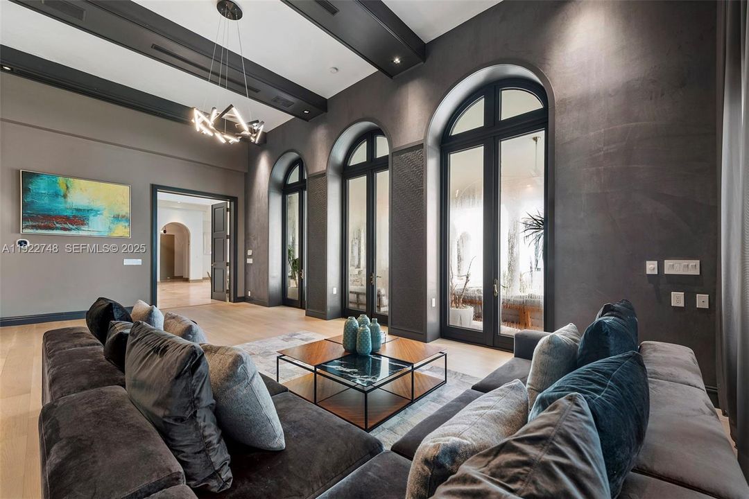 For Rent: $85,000 (5 beds, 5 baths, 6090 Square Feet)