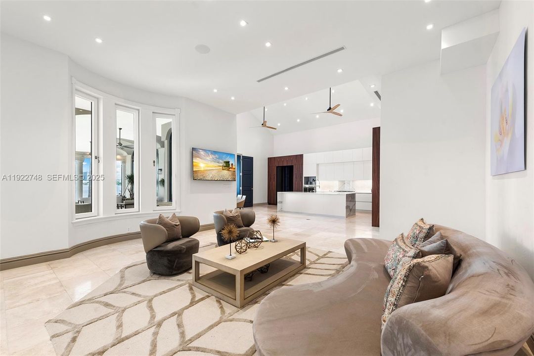 For Rent: $85,000 (5 beds, 5 baths, 6090 Square Feet)