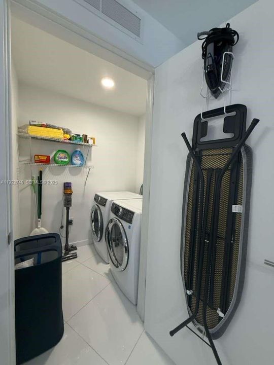 待售: $1,295,000 (2 贝兹, 3 浴室, 1559 平方英尺)