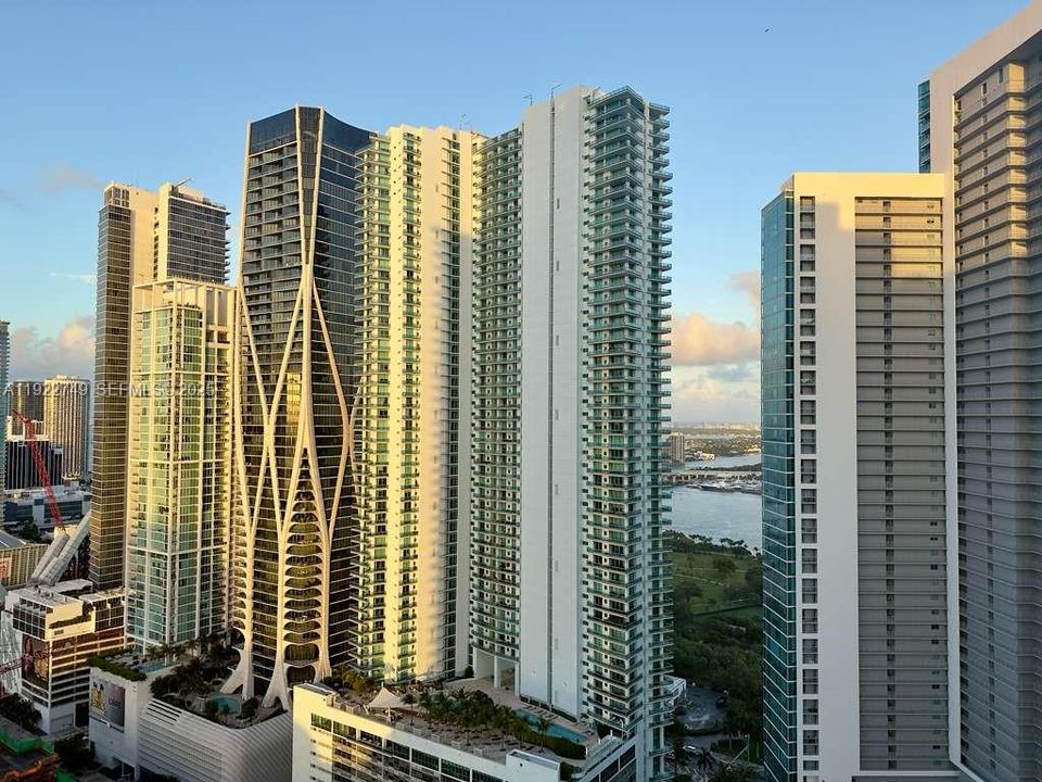 待售: $1,295,000 (2 贝兹, 3 浴室, 1559 平方英尺)