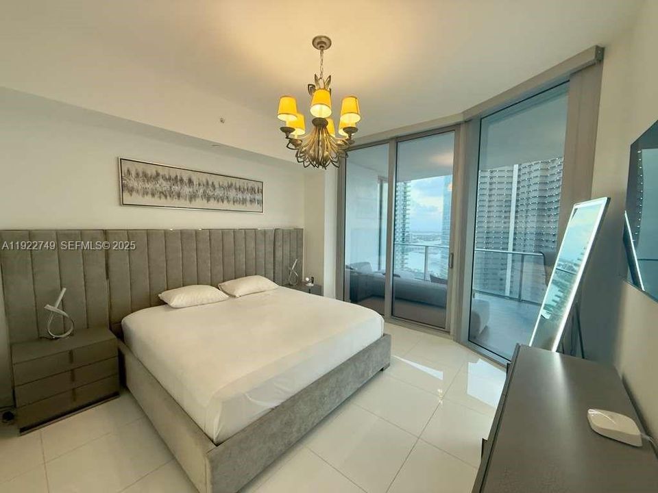 待售: $1,295,000 (2 贝兹, 3 浴室, 1559 平方英尺)