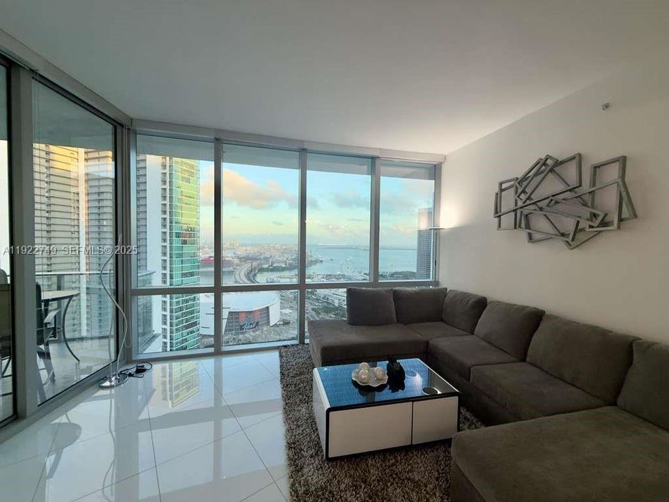 待售: $1,295,000 (2 贝兹, 3 浴室, 1559 平方英尺)