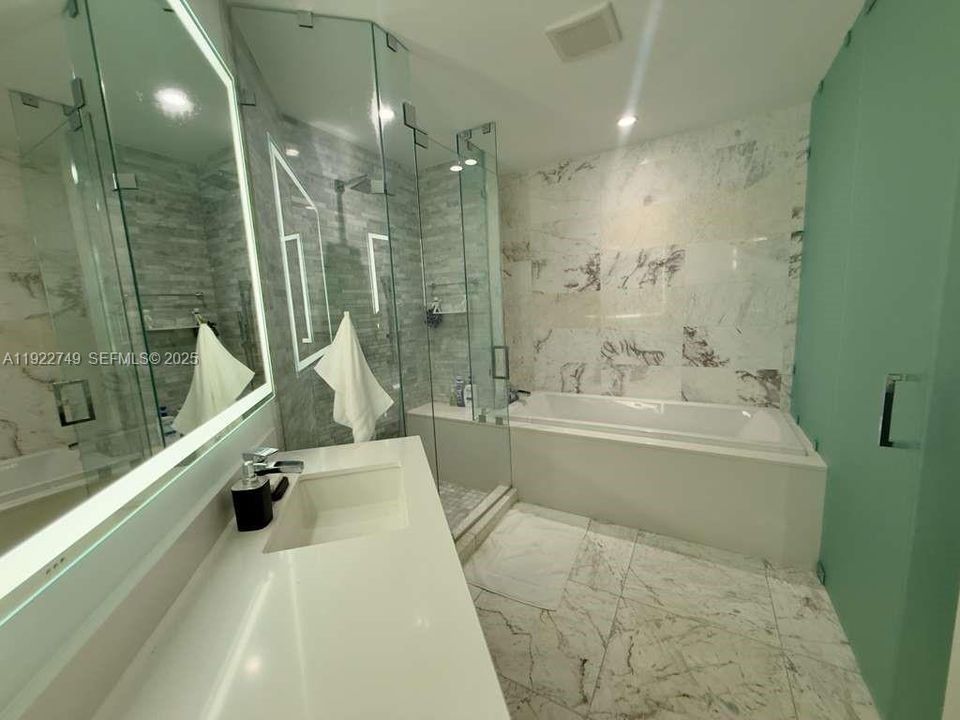 待售: $1,295,000 (2 贝兹, 3 浴室, 1559 平方英尺)