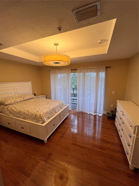 出租: $3,300 (2 贝兹, 2 浴室, 1282 平方英尺)