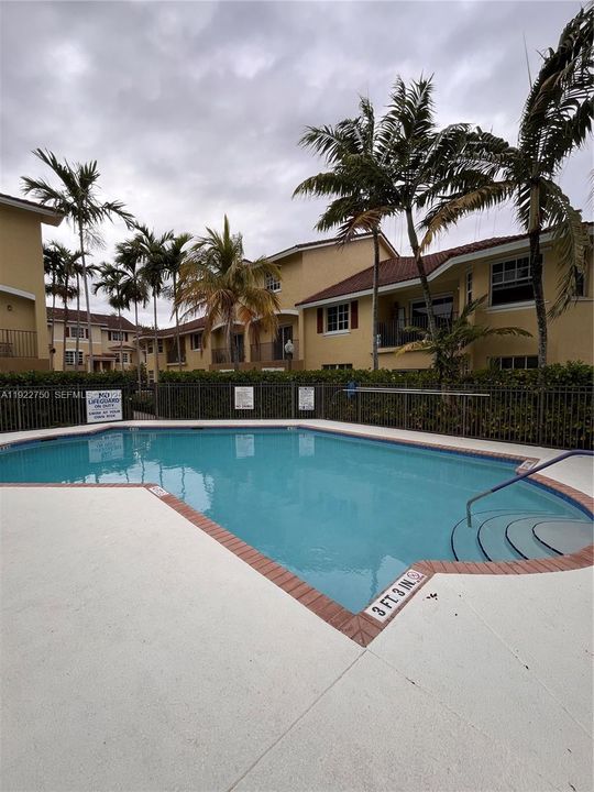 出租: $3,300 (2 贝兹, 2 浴室, 1282 平方英尺)