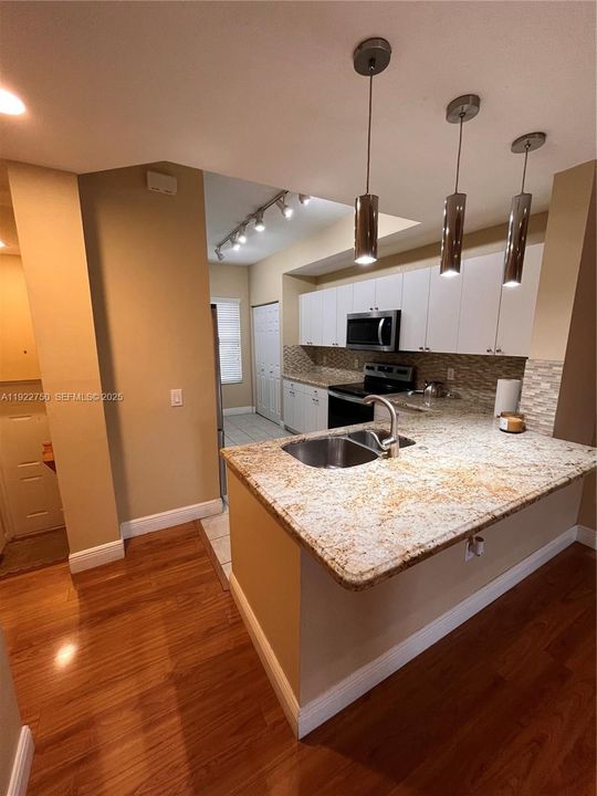 出租: $3,300 (2 贝兹, 2 浴室, 1282 平方英尺)