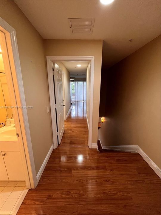 出租: $3,300 (2 贝兹, 2 浴室, 1282 平方英尺)