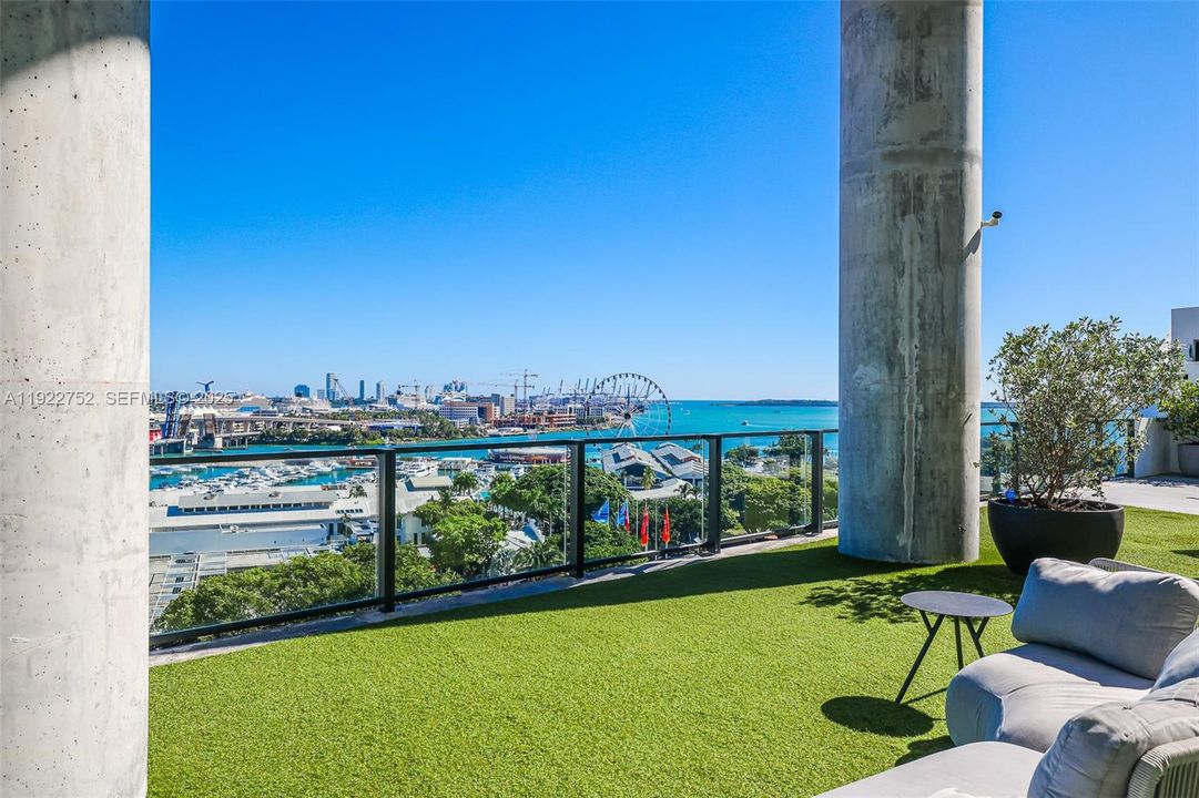 For Sale: $699,000 (1 beds, 1 baths, 626 Square Feet)