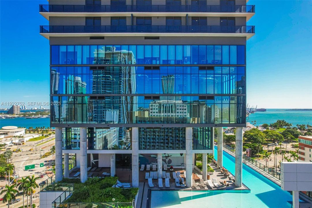 For Sale: $699,000 (1 beds, 1 baths, 626 Square Feet)