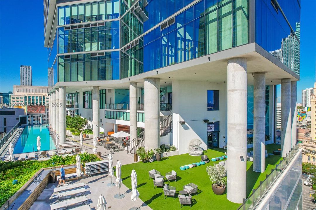 For Sale: $699,000 (1 beds, 1 baths, 626 Square Feet)