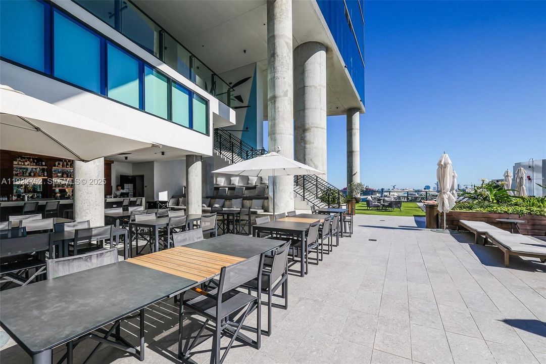 For Sale: $699,000 (1 beds, 1 baths, 626 Square Feet)