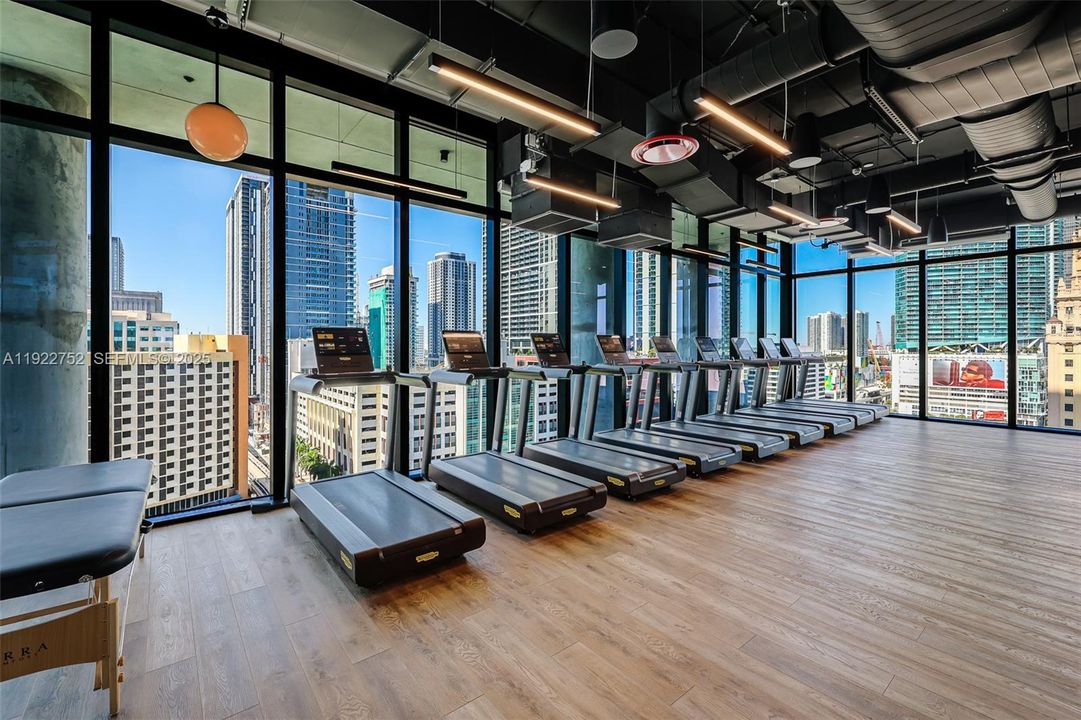 For Sale: $699,000 (1 beds, 1 baths, 626 Square Feet)