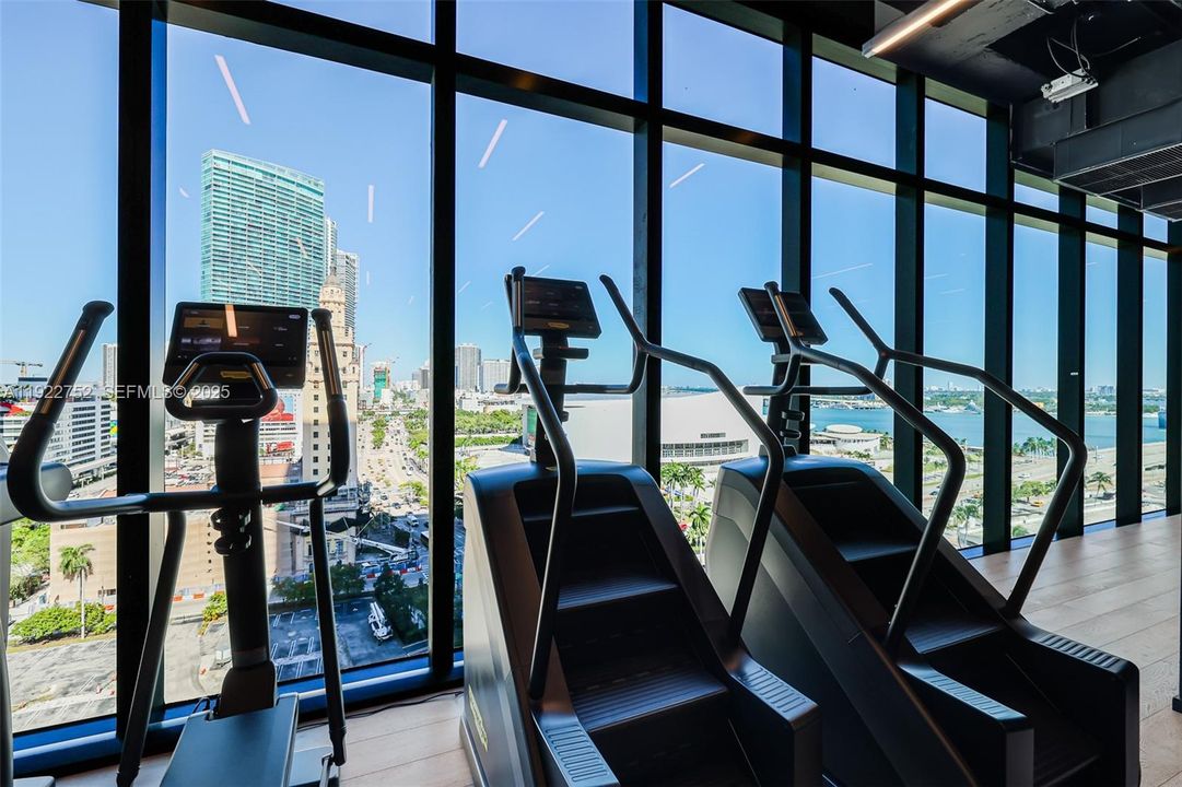 For Sale: $699,000 (1 beds, 1 baths, 626 Square Feet)