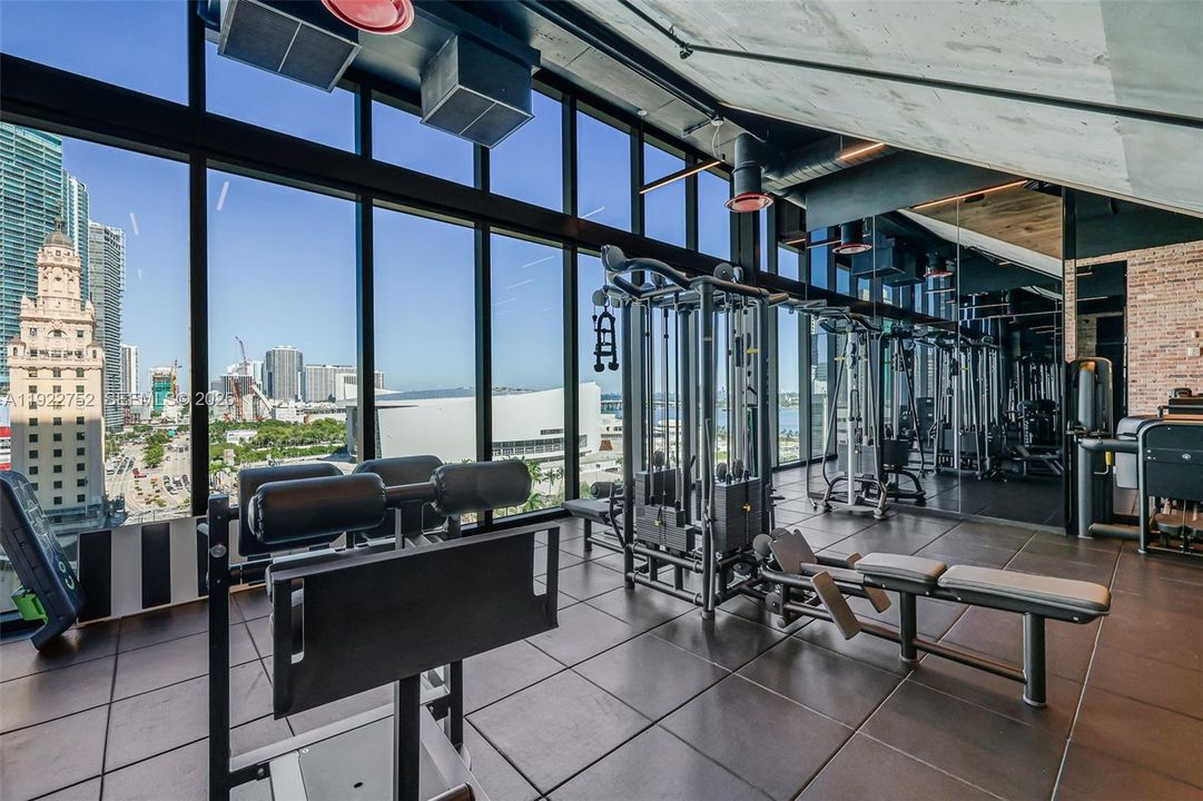 For Sale: $699,000 (1 beds, 1 baths, 626 Square Feet)