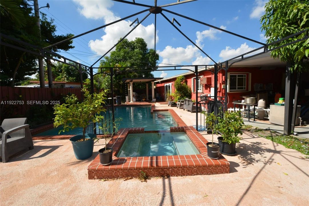 For Sale: $925,000 (5 beds, 3 baths, 2318 Square Feet)