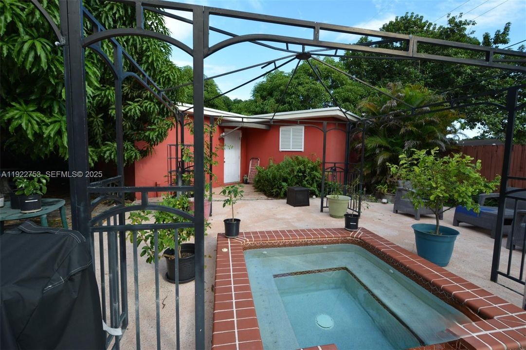 For Sale: $925,000 (5 beds, 3 baths, 2318 Square Feet)