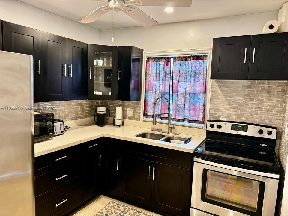 En Venta: $155,000 (2 camas, 1 baños, 880 Pies cuadrados)