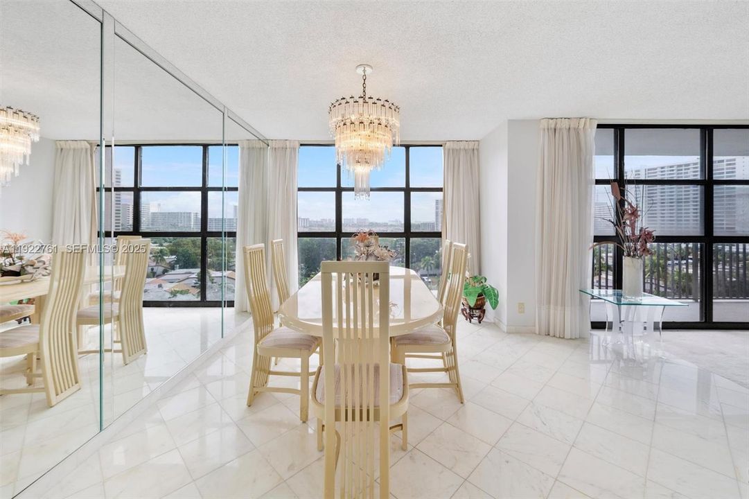 En Venta: $395,000 (2 camas, 2 baños, 1430 Pies cuadrados)