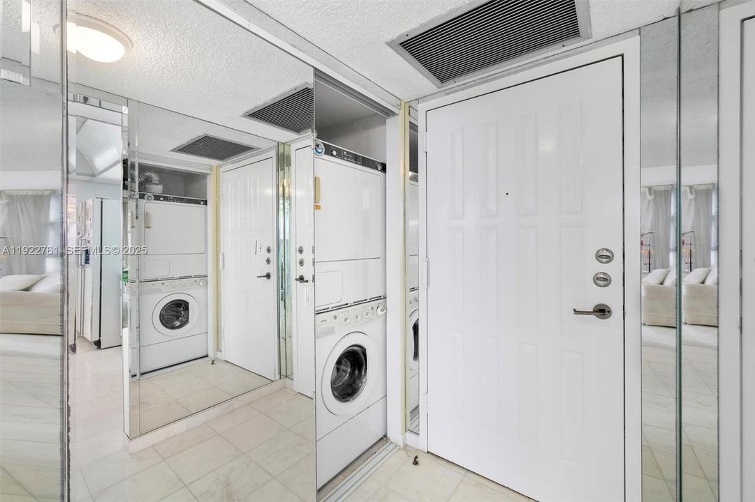 En Venta: $395,000 (2 camas, 2 baños, 1430 Pies cuadrados)