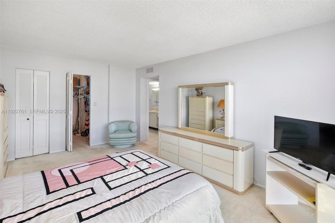 En Venta: $395,000 (2 camas, 2 baños, 1430 Pies cuadrados)