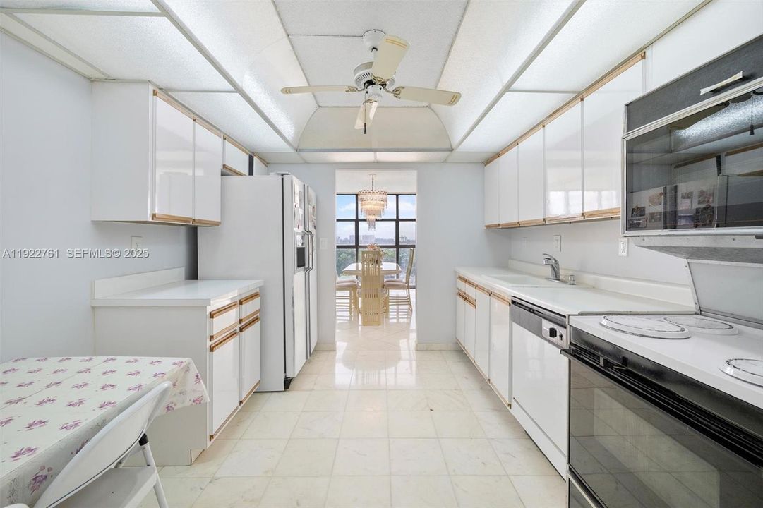 En Venta: $395,000 (2 camas, 2 baños, 1430 Pies cuadrados)