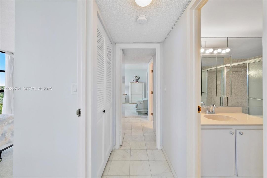 En Venta: $395,000 (2 camas, 2 baños, 1430 Pies cuadrados)