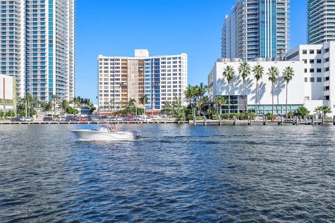 En Venta: $395,000 (2 camas, 2 baños, 1430 Pies cuadrados)