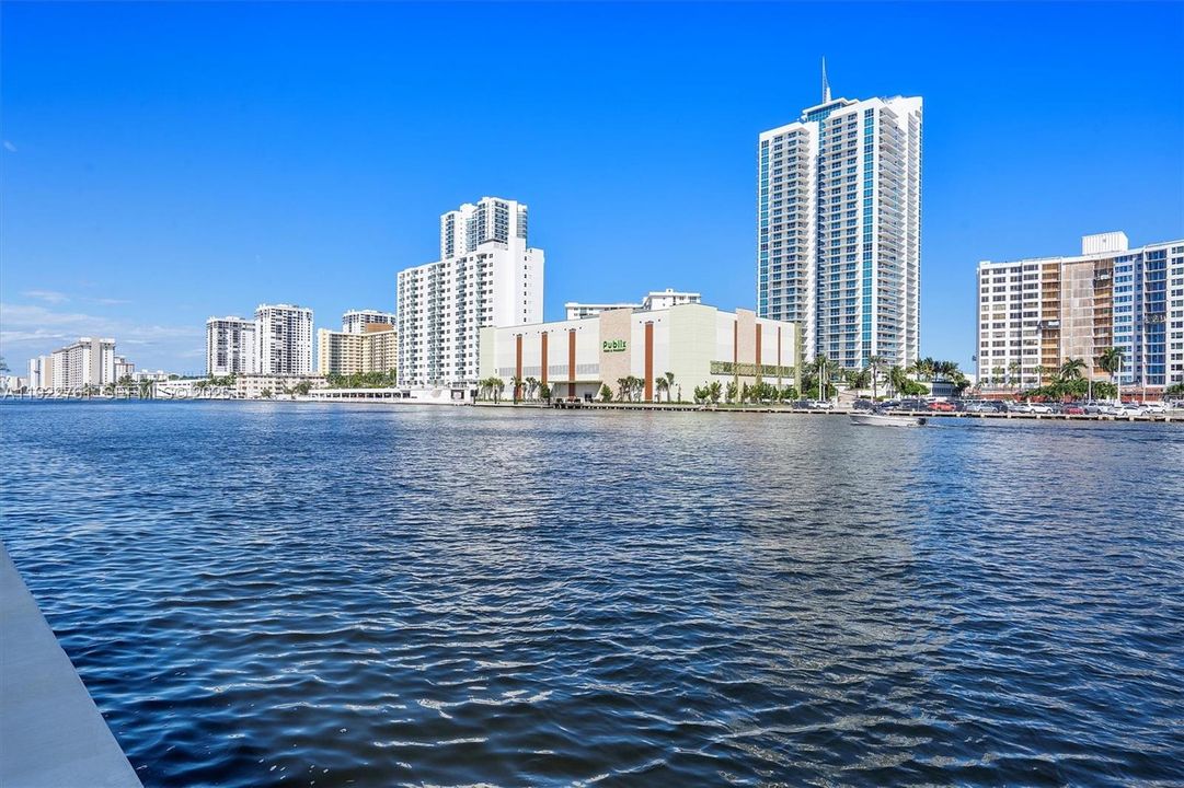 En Venta: $395,000 (2 camas, 2 baños, 1430 Pies cuadrados)