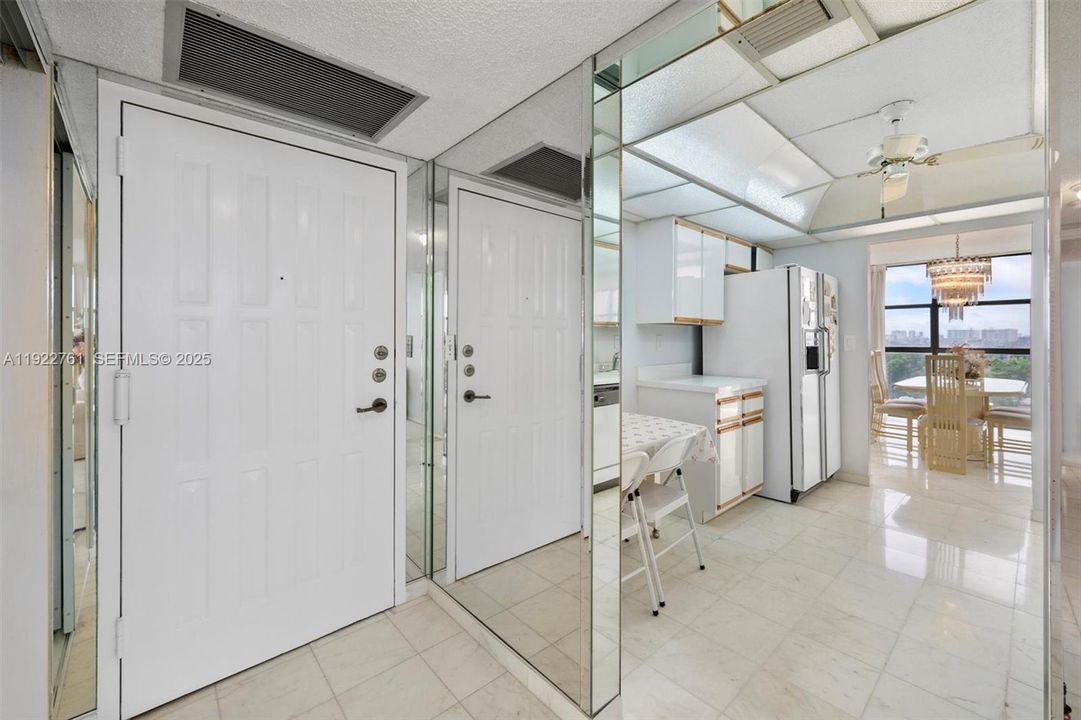 En Venta: $395,000 (2 camas, 2 baños, 1430 Pies cuadrados)