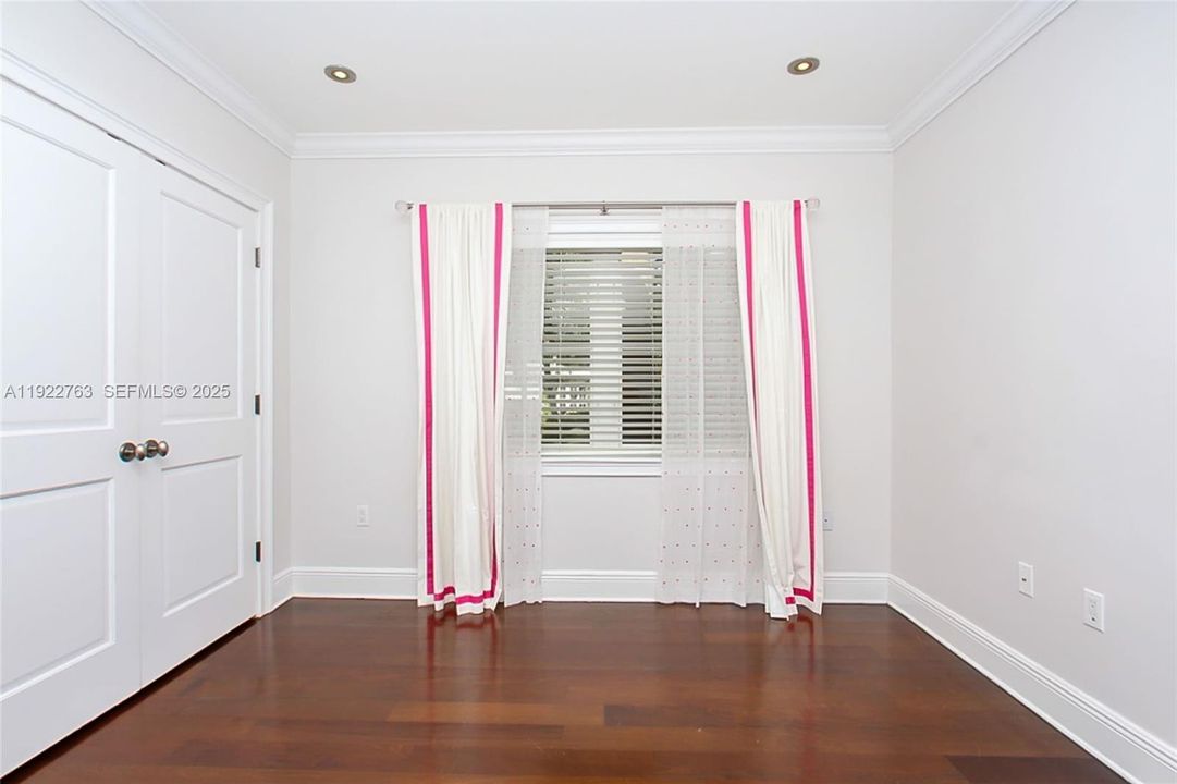 В аренду: $11,000 (4 спален, 2 ванн, 3492 Квадратных фут)