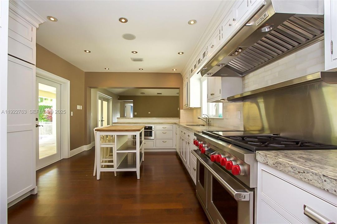 В аренду: $11,000 (4 спален, 2 ванн, 3492 Квадратных фут)